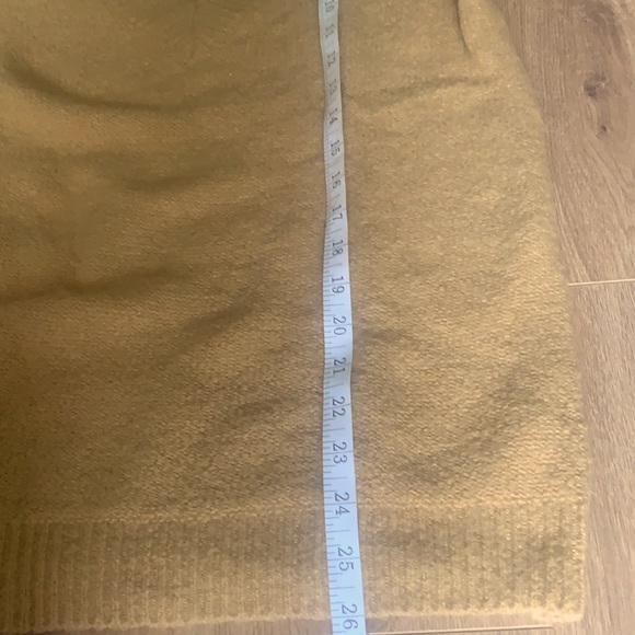 Forever 21 camel v neck sweater like new size M - Picture 4 of 7